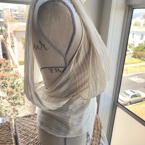 BCBG MaxAzaria Unique sexy blouse - Picture 2 of 9